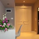 House 5 4* Τεργέστη