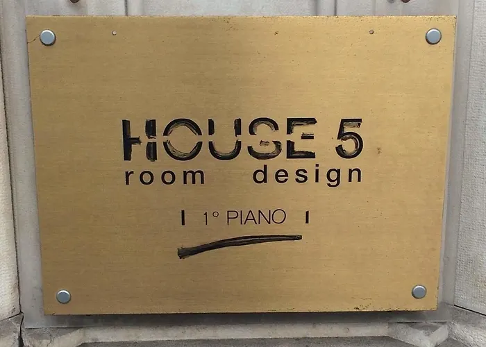 House 5 Bed & Breakfast